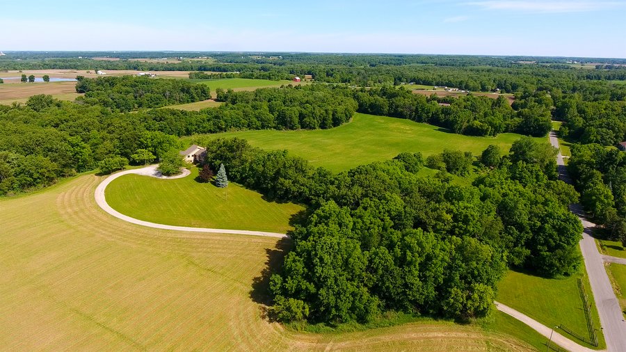 REAL ESTATE AUCTION - 2 PRESTIGUOUS HOMES - 66+/- ACRES IN 5 TRACTS IN NOBLE COUNTY, INDIANA